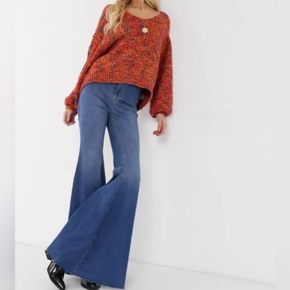 Free People Highland Oversized V-Neck Sweater in Polcano Combo Color - Picture 1 of 16